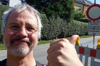 Baustelle und Umleitung in Naundorf: Eine Sperrung, die eigentlich keine ist - Eine etwas spezielle Baustelle hat „Freie Presse“-Reporter Wieland Josch in Naundorf gefunden.