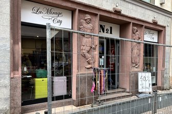Baustelle vor der Ladentür und Umsatzeinbruch: Geschäft am Zwickauer Marienplatz schließt - Baustelle vor der Ladentür und Umsatzeinbruch: Der Taschenladen am Marienplatz schließt.