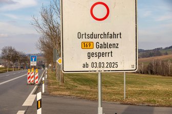 Baustellen auf der Bundestraße 169: Vollsperrungen im Erzgebirge teils bis Jahresende - In Gablenz wird im Zuge der Straßensanierungen und der Sperrung auch der Breitbandausbau vorangetrieben.