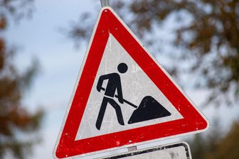 Baustellen in Chemnitz: Der Winter lässt die meisten Arbeiten noch ruhen - Der Winter hat Chemnitz weiterhin im Griff, noch gibt es relativ wenige Baustellen.