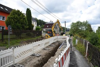 Baustellen in Markneukirchen: Warum das Rathaus völlig überrascht ist - Beim grundhaften Ausbau des hinteren Abschnitts der Leithen (Foto) in Markneukirchen ging es bisher vor allem um Arbeiten an Versorgungsleitungen.