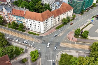 Baustellenreport: Ab Montag Bauarbeiten an viel befahrener Kreuzung in Plauen – auch Straßenbahnlinie ist betroffen - Die Kreuzung Friedensstraße/Neundorfer Straße/Dittrichplatz aus der Luft.