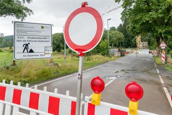 Baustellenstress im Erzgebirge: Anfahrt zur Seiffener Weihnacht bereitet schon jetzt Kopfzerbrechen - Die Staatststraße 211 ist bei Heidersdorf bis Endes des Jahres gesperrt. Eine Brücke wird abgebrochen und neu errichtet.