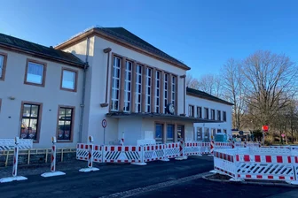 Baustellenvisite im Bahnhof Flöha: Am Sonnabend ist die Eingangshalle offen - Die Eingangshalle des Bahnhofs in Flöha ist am Sonnabend erstmals wieder für Besucher geöffnet.
