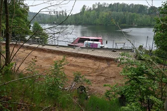 Baustopp an Seebühne Kriebstein: Wann geht es mit der Erweiterung weiter? - Nach dem Abriss des Gebäudes an der Seebühne Kriebstein hat sich auf der Baustelle nichts getan.