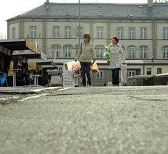 Bayer brezelt "Goldbroiler" auf - Im Frühjahr soll die Umgestaltung des Neumarktes beginnen. Neben der Sanierung bestehender Gebäude und dem Bau von Parkplätzen könnte auch ein Einkaufsmarkt für neue Kundschaft sorgen. 