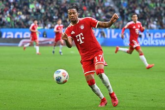 Bayern zu stark: Jetzt Wolfsburger Endspiel gegen St. Pauli - Michael Olise holte einen Strafstoß für die Bayern raus.