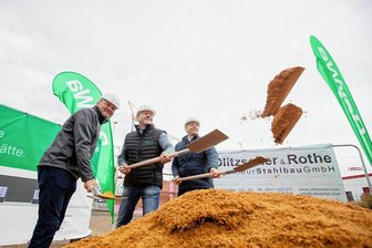 Baywa startet im Industriegebiet Plauen-Neuensalz Millionen-Investition - Symbolischer erster Spatenstich bei der Baywa. 