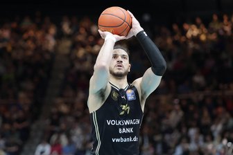 BBL-Homepage macht Neuverpflichtung offiziell: Niners Chemnitz holen Gavin Schilling - Gavin Schilling wird auf der BBL-Homepage bereits als Spieler der Niners Chemnitz gelistet. Zuletzt spielte er in Braunschweig.