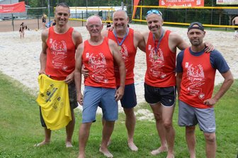 Beach-Cup: Nach 19 Jahren steht sich in Grünheide ein Trio wieder im Finale gegenüber - Jonas Lange, Uwe Sendig, Martin Watzula, Andre Glöckner und Stefan Hertel (v. l.) sind seit Beginn mit dem Beach-Cup verbunden.