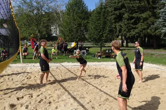 Beachvolleyball: Zauberkugel-Tag im Oelsnitzer Freibad beginnt erst mal sportlich - Beim Pokalturnier im Beachvolleyball geht es am Samstag im Oelsnitzer Freibad wieder hoch her.