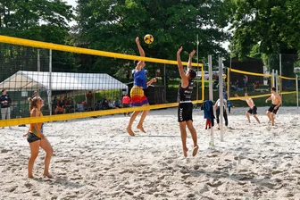 Beachvolleyballturnier in Lichtenstein wartet mit großem Starterfeld und hohem Niveau auf - Bei besten Bedingungen ist am Montag das Beachvolleyball-Turnier in Lichtenstein ausgetragen worden.