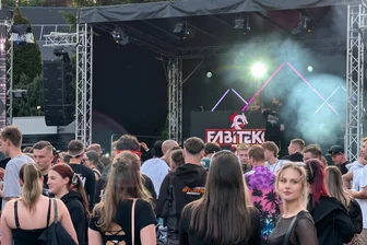 Beats, Bässe und Tattoos: Das war der „Rave am Anton“ im Erzgebirge - Rund 200 Techno-Fans kamen zum Rave ins Erzgebirge.