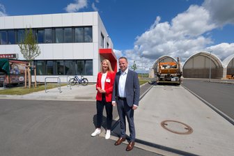 Becker Umweltdienste weihen neuen Standort in Hilbersdorf ein - Katja Kempe (l.) und Ronny Jurischka realisierten den Neubau in nur neun Monaten.
