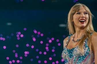 "Becoming Taylor Swift": Doku zeigt Aufstieg und Rückschläge - Anhand von Archivbildern, Tonaufnahmen und Lied-Zitaten beleuchtet die Doku Swifts außergewöhnliche Karriere. 