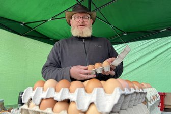 Bedroht die Geflügelpest das Striegistaler Wiesenei? - Jörg Naumann hat die Marke Striegistaler Wiesenei etabliert.
