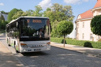 Befragungen in Bus, Zug und Straßenbahn im Vogtland: Darauf müssen sich Fahrgäste in den nächsten Monaten einstellen - Die Befragungen erfolgen in Bussen, Zügen und den Plauener Straßenbahnen.