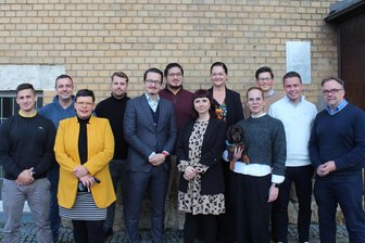 Befreiter Ruck nach Ampel-Aus: FDP wählt neuen Kreisvorstand in Chemnitz - Der neue Kreisvorstand der FDP in Chemnitz. Vorn in der Mitte das neue Spitzenduo: Jens Kieselstein und Yvonne Kilian.