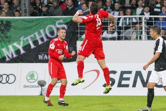 Befreiungsschlag für FSV Zwickau: König mit links und Wachsmuth mit Köpfchen - Vorbereiter Nils Miatke und Torschütze Ronny König jubeln nach der Coproduktion zum 1:0.