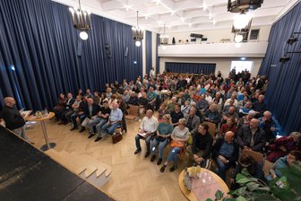 Befürworter einer Eingemeindung aus Bad Elster und Bad Brambach: „Finanzkraft dauerhaft gestärkt“ - Die Einwohnerversammlung von Bad Brambach fand in der Festhalle statt.