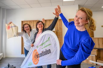 Begegnung durch Kunst: Kurzzeitladen in Neukirchen schafft Raum für Inklusion - Josephine Leonhardt-Dietrich (rechts) veranstaltet im Kurzzeitladen eine Inklusionswoche.