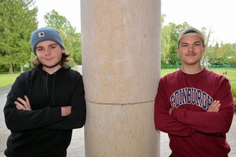 Begeisterung für den Bau: Weshalb die Firma Fritzsch Bau in Reinsdorf bei Azubis so begehrt ist - Lars Steuer (links) und Erik Fröhlich machen ihre Ausbildung bei Fritzsch Bau in Reinsdorf – und begeistern sich für die Bauwirtschaft.