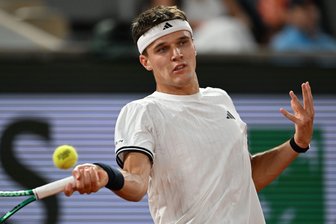 "Beherrscht alles": Das ist Zverevs Halbfinal-Gegner Mensik - Jakub Mensik steht erstmals in einem Grand-Slam-Halbfinale - und fordert Alexander Zverev.