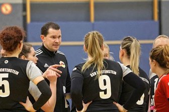 Beherzt gekämpft - aber ohne Punkte - Trainer Sascha Grieshammer blieb nicht so ruhig wie in dieser Szene, erhielt später wegen lauter Unmutsäußerungen die rote Karte.