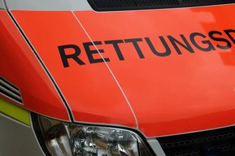 Behindertentransport kollidiert mit LKW: Sechs Verletzte - 