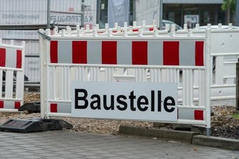 Behinderungen auf der Dresdner Straße durch Hausabriss -