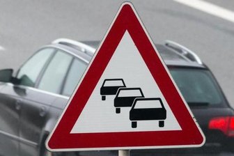 Behinderungen durch Transporte auf der Dresdner Straße -