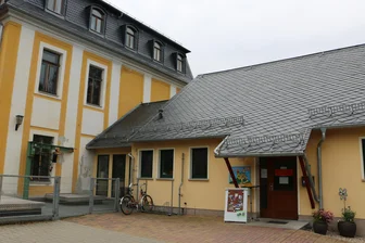 Behörde stimmt Umbauplänen für Kindertagesstätte im Leubnitzer Schloss nicht zu - Für die Kita Leubnitz werden auch Räume des Schlosses mit genutzt.