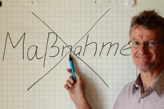 Behördendeutsch: Ein Spagat zwischen Sprache und Recht - Der Sprecher des brandenburgischen Infrastrukturministeriums, Lothar Wiegand.