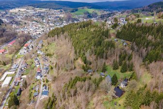 Behördenstreit um Zufahrt zur Klingenthaler Alm: So ist der Stand - Das Gebiet, um das es geht: Weil ein Anwohner die Zufahrt versperrt, ist für Anwohner der Alm kein Durchkommen.