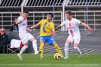 Bei Aufstiegsspiel von Lok Leipzig: MDR-Kommentator mit Stein beworfen - Während des Drittliga-Relegationsspiels zwischen dem 1. FC Lokomotive Leipzig und dem TSV Havelse kam es zu einem schwerwiegenden Vorfall gegenüber einen Reporter des MDR.