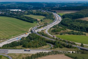 Bei der Auffahrt auf die A 4 bei Chemnitz: Fahranfängerin verliert Kontrolle über Auto - Eine junge Frau wollte von Chemnitz-Glösa Richtung Autobahn-Kreuz Chemnitz fahren und verunglückte bei der Auffahrt.