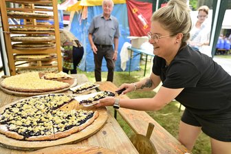 Bei diesem Fest im Vogtland werden 33 wagenradgroße Kuchen verputzt - 