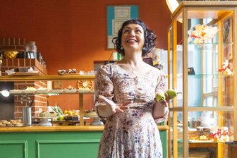 Bei Doreen schlemmen Vogtländer Törtchen: Woher die Chefin der Patisserie Bergmann ihr Back-Gen hat - Doreen Bergmann hat in ihrer Patisserie immer gute Laune.