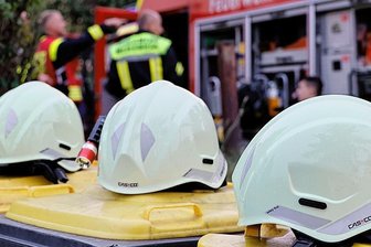 Bei Feuer in Thum sterben mehrere Hühner - Zu einem Einsatz unter schwierigen Bedingungen sind gut 30 Mitglieder der freiwilligen Feuerwehren aus Thum und Jahnsbach am frühen Sonntagmorgen ausgerückt. (Symbolfoto). 