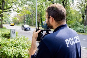 Bei Großkontrolle 108 Temposünder erwischt - Symbolbild: Foto: Christoph Soeder/dpa/Archiv