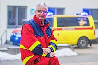 Bei Katastrophen stets vor Ort - Stollberger hört als Leitender Notarzt auf - Christian Roßbach ist Anästhesist und Notarzt in Stollberg. Bis vor Kurzem war er außerdem Leitender Notarzt: Der kommt nur, wenn ein Einsatz das beherrschbare Maß überschreitet und zur Katastrophe wird.