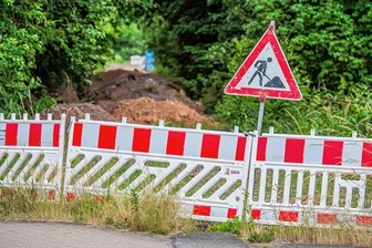 Bei Pedalrittern ist Geduld gefragt: Der lange Weg zum Radweg zwischen Lugau und Oelsnitz - Man könnte meinen, gleich geht es los mit dem Radwegbau an der B 180 in Lugau in Richtung Oelsnitz. Aber noch sind einige Hürden an den Schreibtischen zu nehmen, ehe die Bagger anrollen können. Dass man hier 2025 radeln kann, ist zwar nicht ausgeschlossen, aber auch nicht mehr sicher.