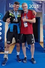 Bei Ringer-Veteranen aus Gelenau kehrt nach der Weltmeisterschaft das Lächeln zurück - Das Gelenauer Duo während der Veteranen-WM in Loutraki: Silbermedaillengewinner Daniel Franke (l.) und Uwe Pötzschke.