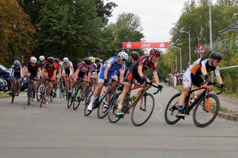 Beim 27. Zwickauer Sparkassencup: In Eckersbach surren am Samstag wieder die Rennräder - Der Ein-Kilometer-Rundkurs des Sparkassencups wird von den Teilnehmern aller Altersklassen ob der Rundenanzahl als durchaus anspruchsvoll eingeschätzt.