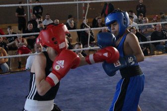 Beim 31. Zwickauer Boxturnier treffen am Samstag Landesmeister aus fünf Bundesländern aufeinander - KSSV-Talent Al Baloshi Hamad (in blau) wird als Sachsenmeister am Samstag einen Sieg beim Heim-Event anstreben.
