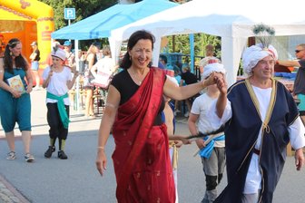 Beim Altstadtfest in Johanngeorgenstadt kam der Sultan ins Sockendorf - Beim Orient-Umzug traten der Sultan und seine Sheherazade auf.