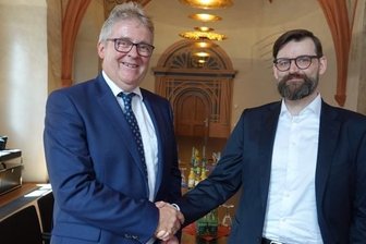 Beim Energieversorger stehen Zeichen auf Umbau - Dominik Wirth (r.) wird als neuer kaufmännischer Geschäftsführer der Zwickauer Energieversorgung auf Volker Schneider folgen.
