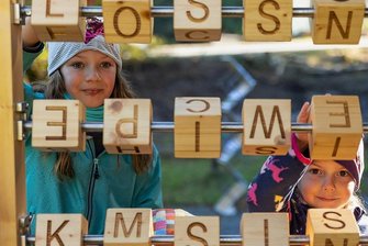 Beim ersten Waldfest in Eich gibt es den Aha-Effekt - Bei schönem Wetter kamen viele Familien mit ihren Kindern zum Waldfest nach Eich. Es gab viele Aktivitäten und Dinge zu entdecken. Beim Waldquiz machten auch Philina, Lotta und Mila aus Schönbrunn mit.
