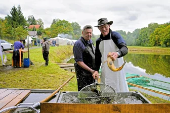 Beim Fischerfest in Reichenbacher Ortsteil wird gekauft und geschlemmt -