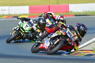 Beim Heimrennen in der Arena E in Mülsen: Erfolg auf ganzer Linie für den AMC Sachsenring - Das Foto zeigt Jason Rudolph vor Ole Säuberlich und Fillin Lorenz.